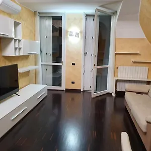 Appartement Milano Malpensa Grandi Mansarda Attico, Gallarate